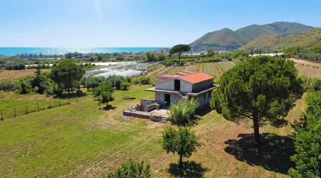 casa indipendente in vendita a Mondragone