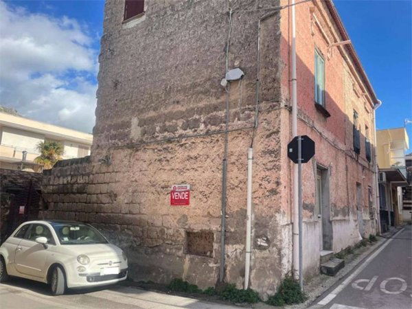 intera palazzina in vendita a Mondragone