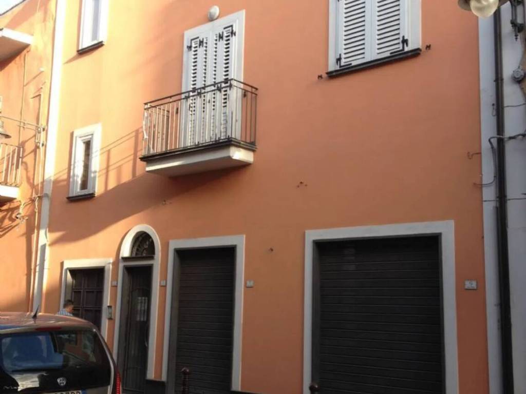 intera palazzina in vendita a Mondragone