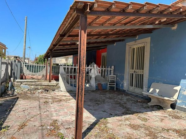 casa semindipendente in vendita a Mondragone