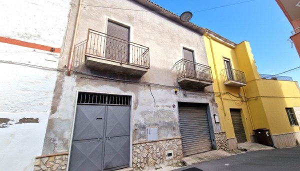 casa indipendente in vendita a Mondragone