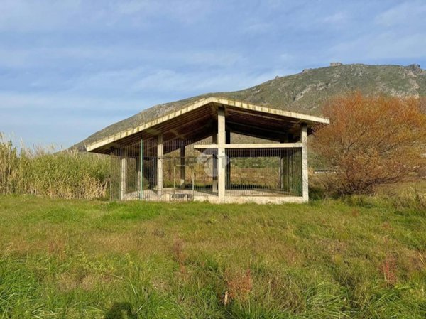 casa indipendente in vendita a Mondragone