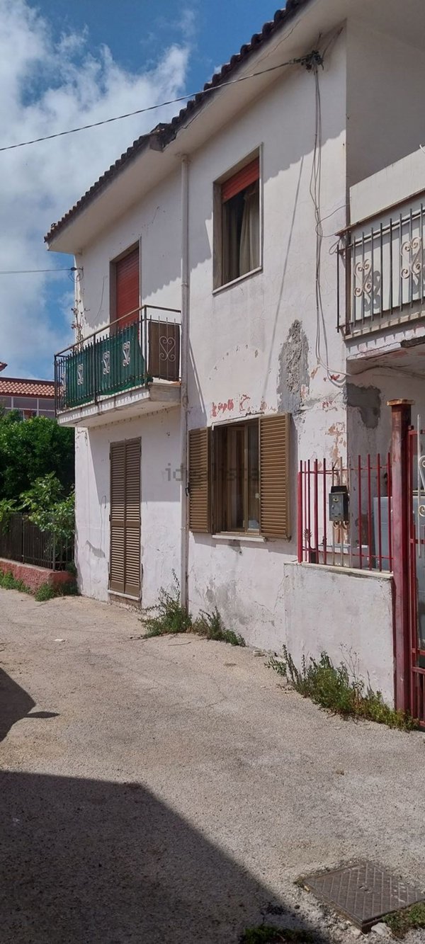 casa indipendente in vendita a Mondragone