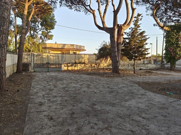 casa indipendente in vendita a Mondragone