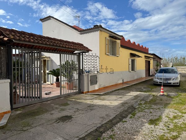 quadrivano in vendita a Mondragone