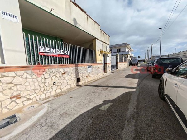 casa indipendente in vendita a Mondragone