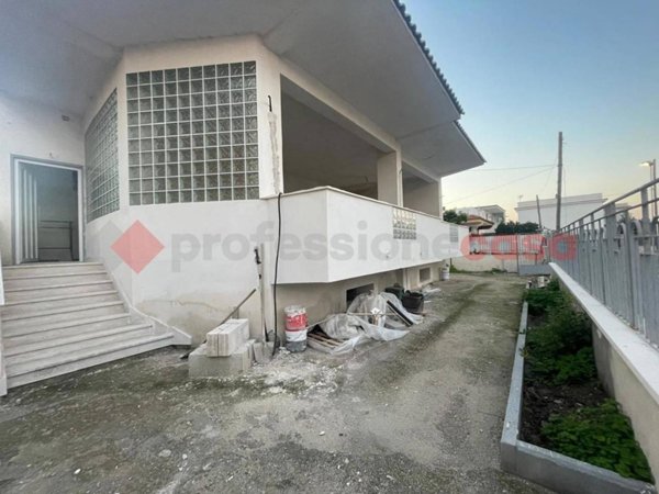 casa indipendente in vendita a Mondragone