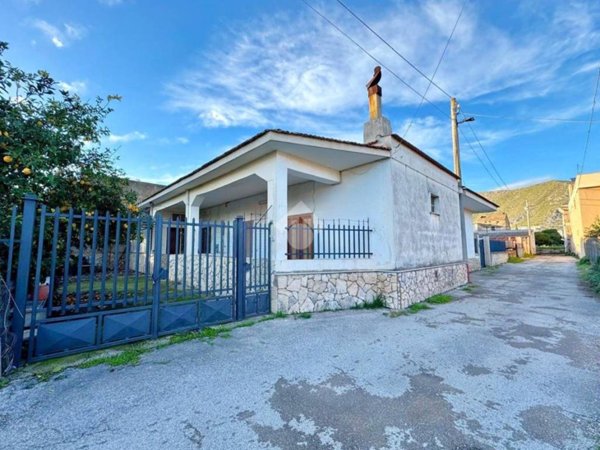 casa indipendente in vendita a Mondragone