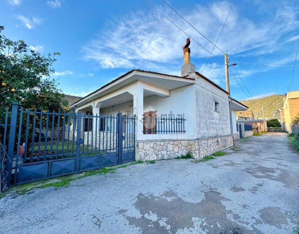 casa indipendente in vendita a Mondragone