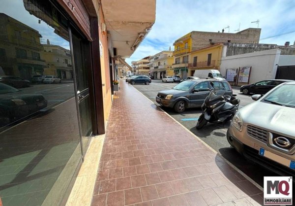 negozio in vendita a Mondragone