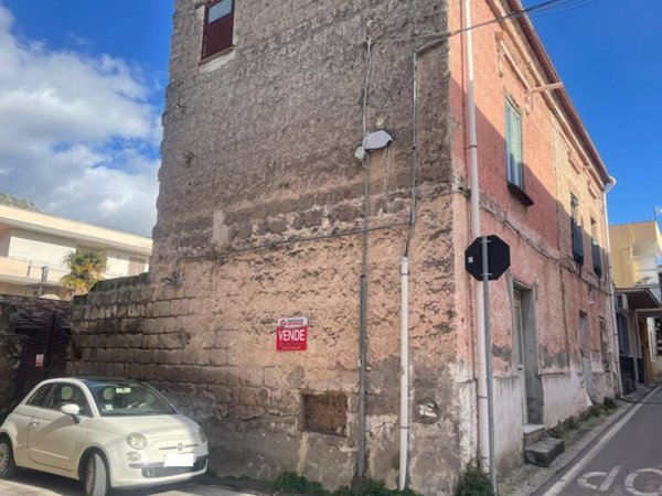 intera palazzina in vendita a Mondragone