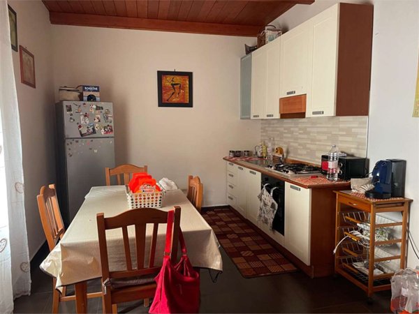 casa indipendente in vendita a Mondragone