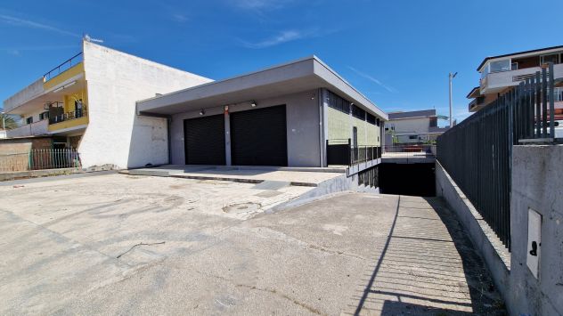 negozio in vendita a Mondragone