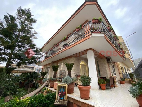 casa indipendente in vendita a Mondragone