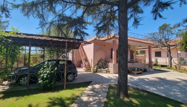 casa indipendente in vendita a Mondragone in zona Levagnole