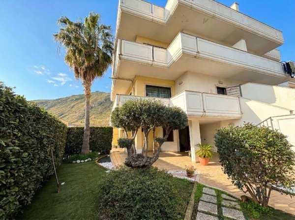 casa indipendente in vendita a Mondragone