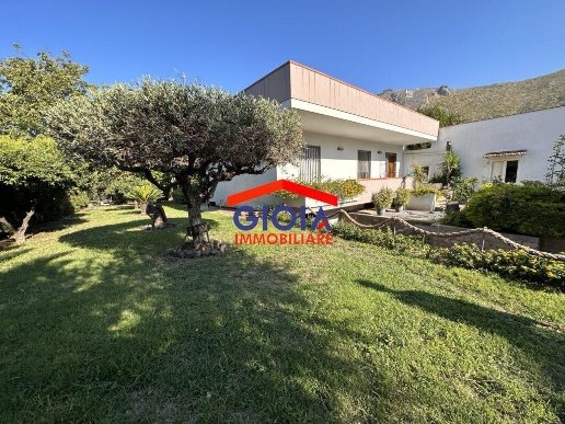 casa indipendente in vendita a Mondragone