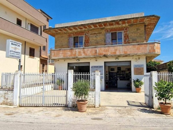 negozio in vendita a Mondragone