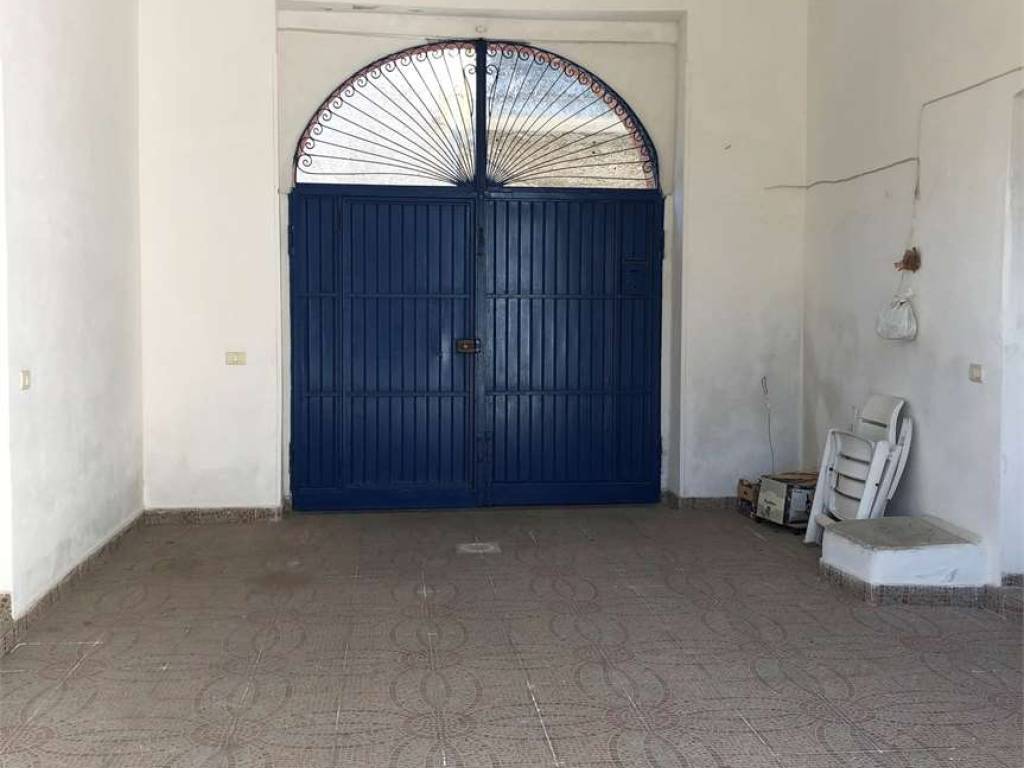 intera palazzina in vendita a Mondragone