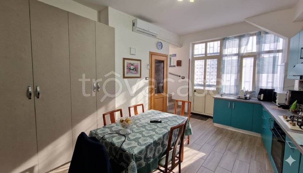 casa indipendente in vendita a Mondragone