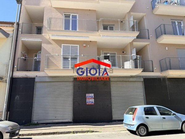 locale commerciale in vendita a Mondragone