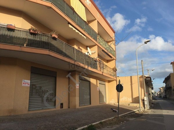 locale commerciale in vendita a Mondragone