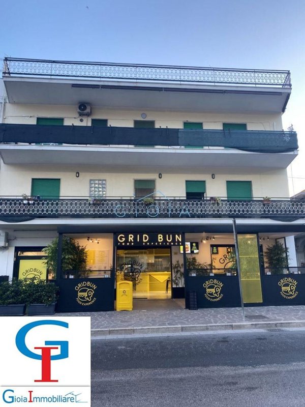 locale commerciale in vendita a Mondragone