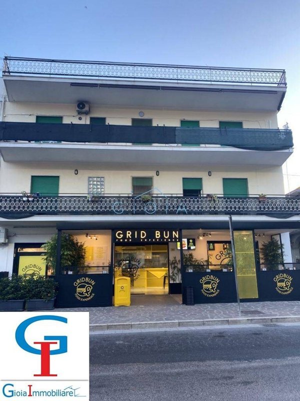 locale commerciale in vendita a Mondragone in zona Levagnole