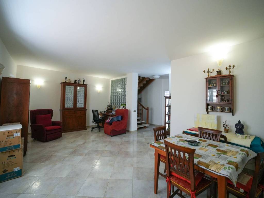 casa indipendente in vendita a Mondragone