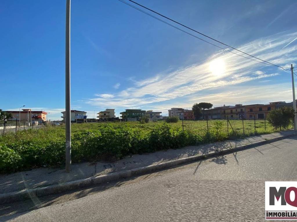 negozio in vendita a Mondragone