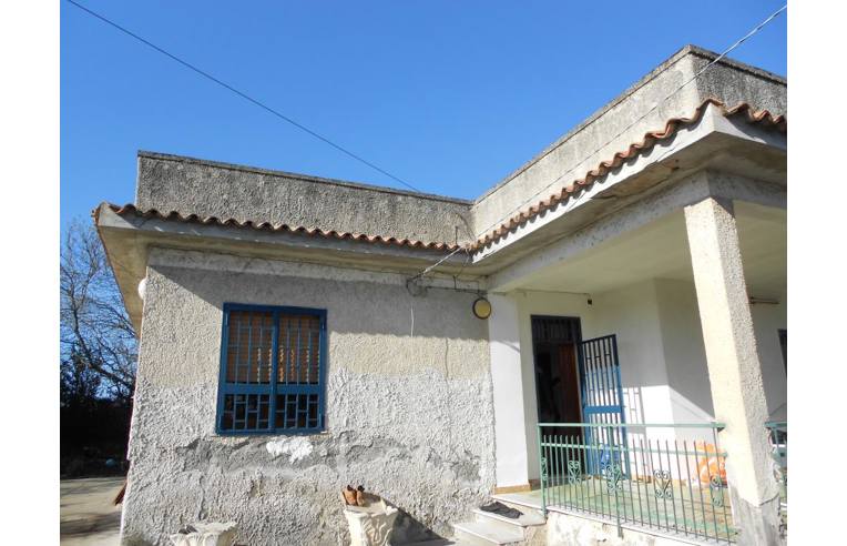 casa indipendente in vendita a Mondragone in zona Pescopagano