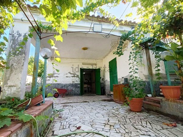 casa indipendente in vendita a Mondragone