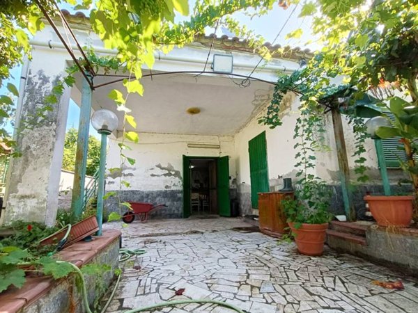 casa indipendente in vendita a Mondragone