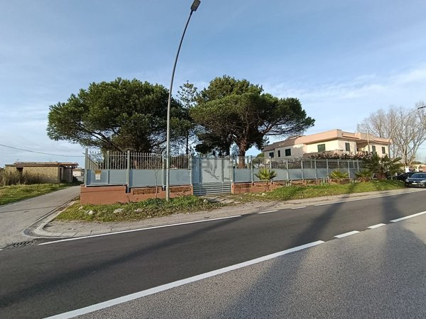 casa indipendente in vendita a Mondragone