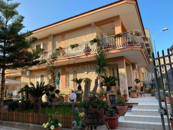 casa indipendente in vendita a Mondragone