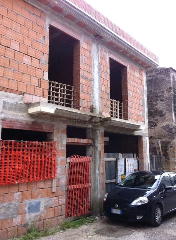 casa indipendente in vendita a Mondragone