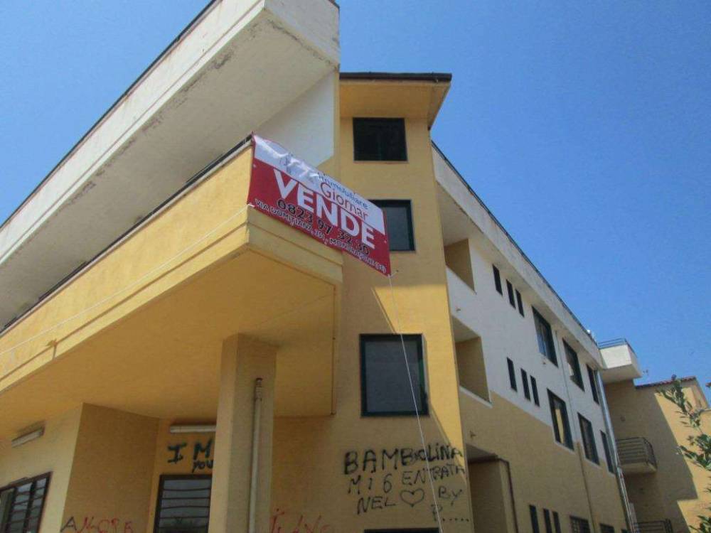 casa indipendente in vendita a Mondragone