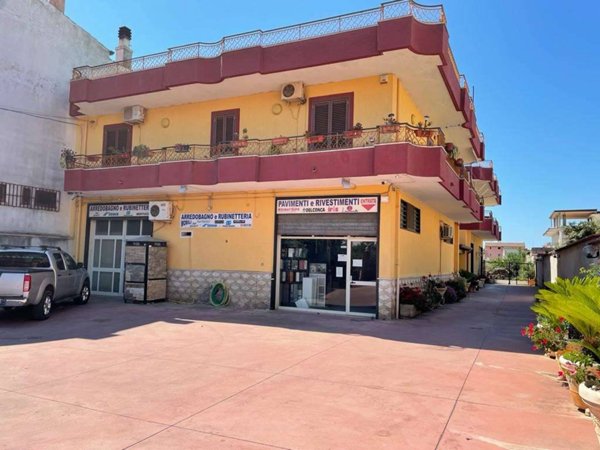 intera palazzina in vendita a Mondragone