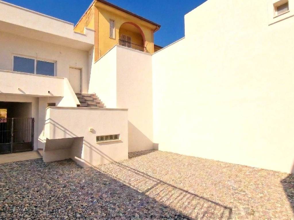 casa indipendente in vendita a Mondragone