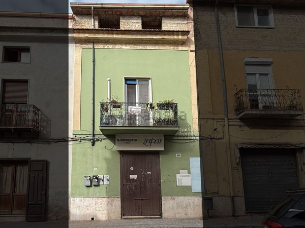 casa indipendente in vendita a Mondragone