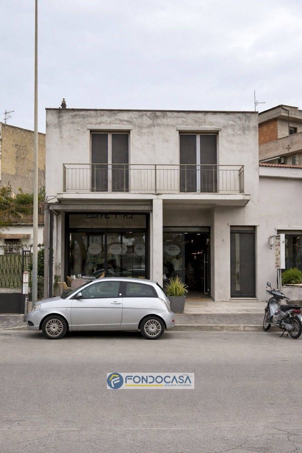 locale commerciale in vendita a Mondragone