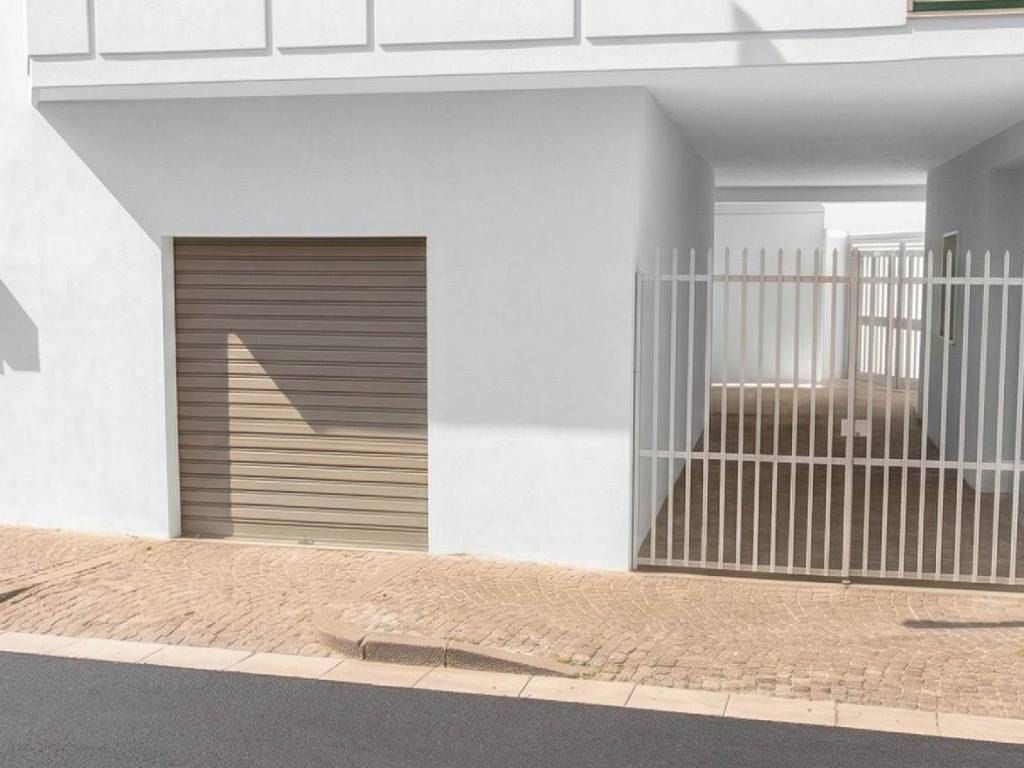 negozio in vendita a Mondragone