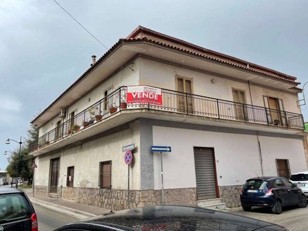 casa indipendente in vendita a Mondragone