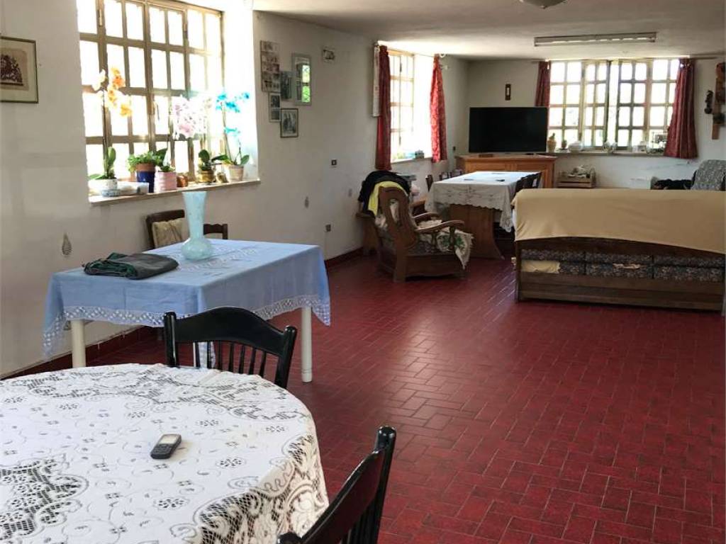 intera palazzina in vendita a Mondragone