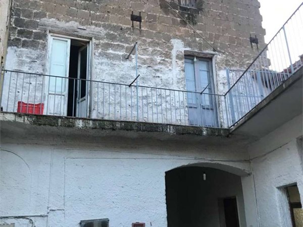 intera palazzina in vendita a Mondragone