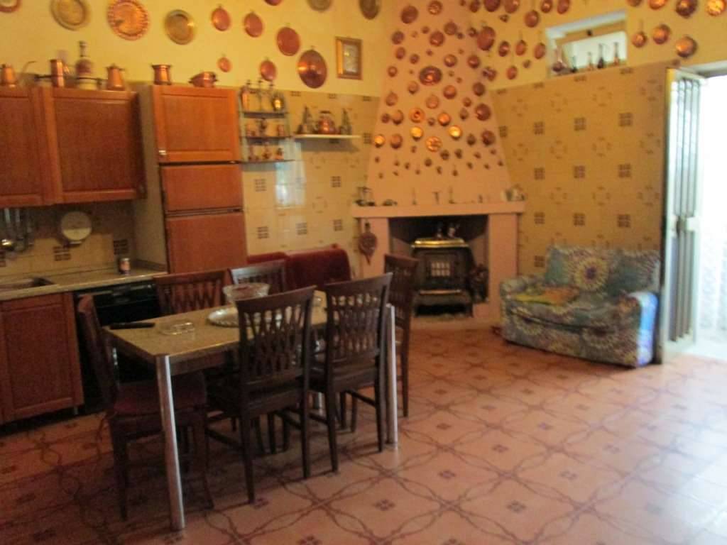 casa indipendente in vendita a Mondragone