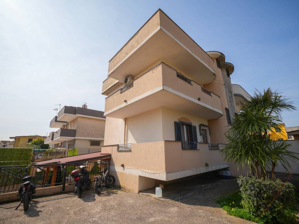 casa indipendente in vendita a Mondragone