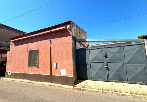 casa indipendente in vendita a Mondragone