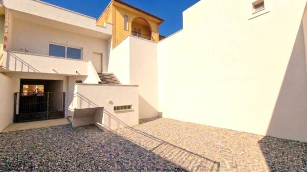 casa indipendente in vendita a Mondragone