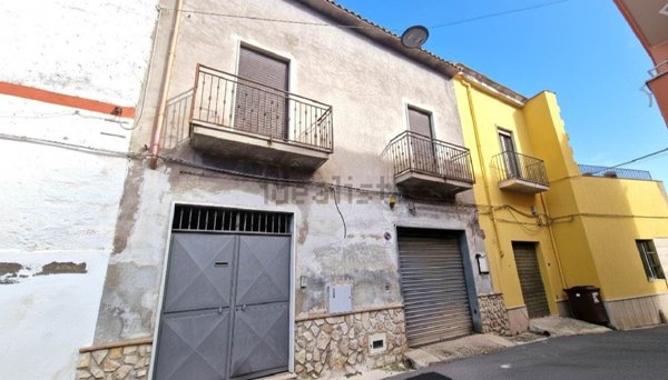 casa indipendente in vendita a Mondragone